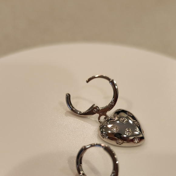 White Gold Plated Heart Earrings with crystals - Picture 3 of 4